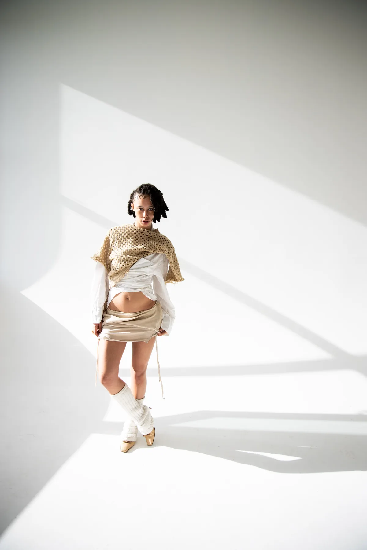 Full body studio portrait by Okan Pictures