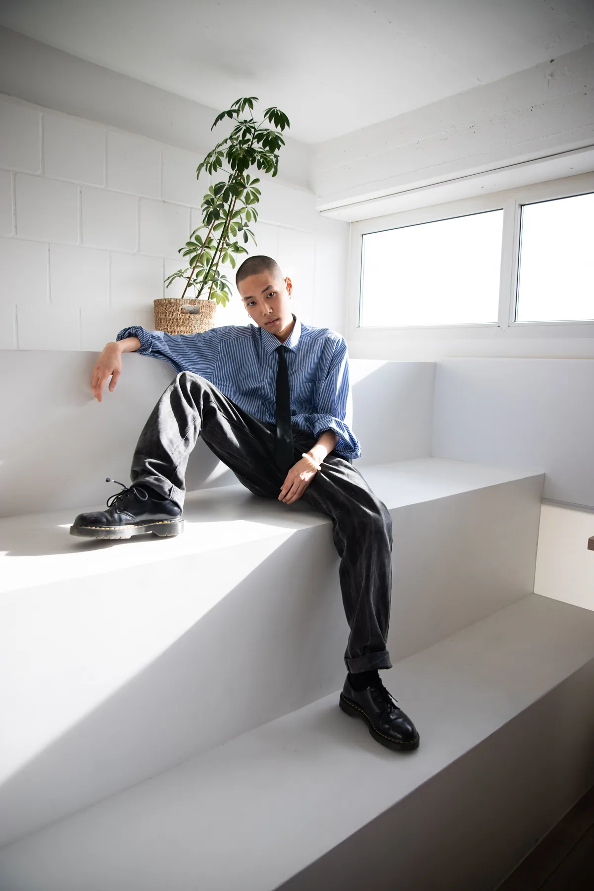 Business portrait in natural light by Okan Pictures, Dubai